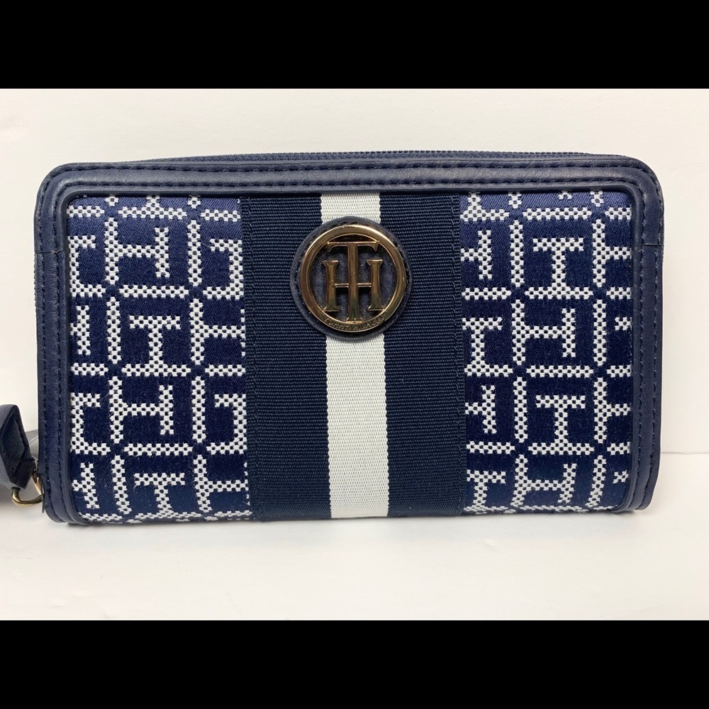 NEW Tommy Hilfiger Jacquard Wallet